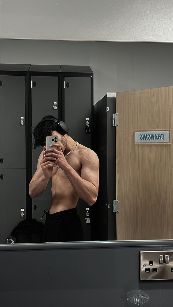 Sevgiliniz hikayesine spor yaparken çektiği üstsüz bir fotoğrafını koysa sinirlenir misiniz?