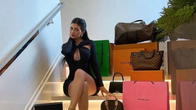 Kasım indirimlerinde harcamak için birikim bozulur mu?