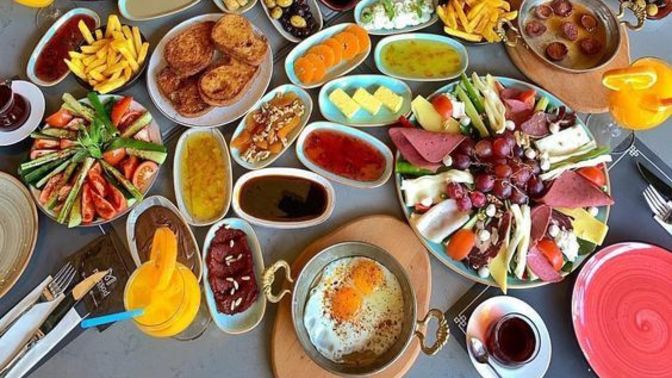 Sabah kahvaltısına özen gösterir misin yoksa geçiştirir misin?