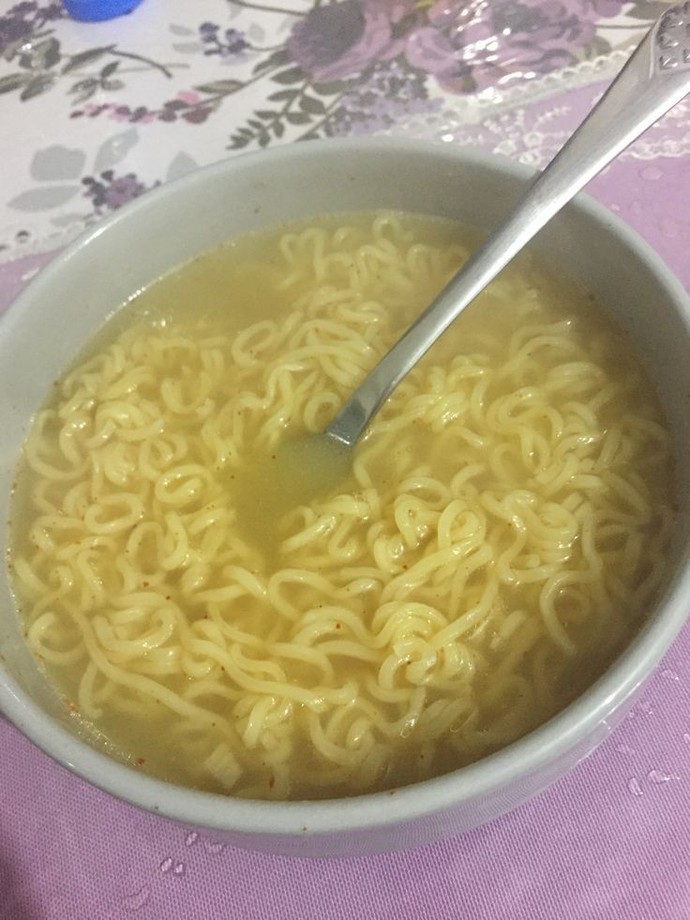 Noodle yerken suyunu süzer misiniz?