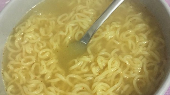 Noodle yerken suyunu süzer misiniz?