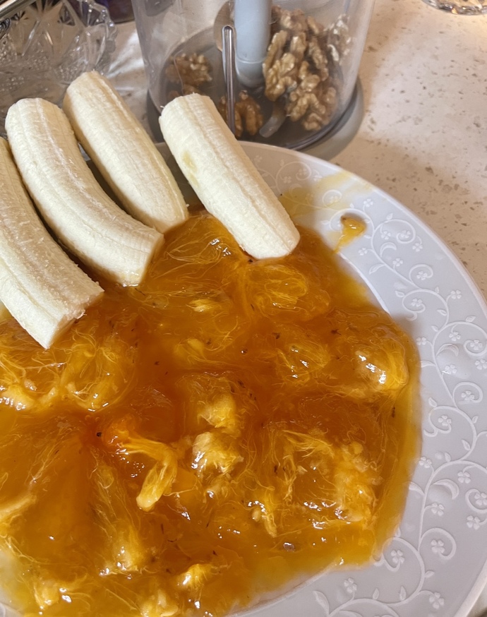 Cennet hurması, ceviz, muz ve kakaodan oluşan çok kolay bir tatlı yaptım, sever misin? Daha evvel böyle hafif bir tatlı tattın mı?