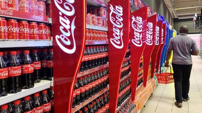 İzmir'de bir vatandaş kredi kartından 26 bin liralık Coca Cola alıp yere döktü! Hangi marka kolayı tercih ediyorsunuz?