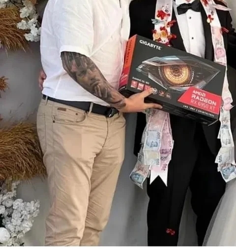 Düğünde size RTX 4090 Tİ takılsa ne düşünürsünüz 🤣?