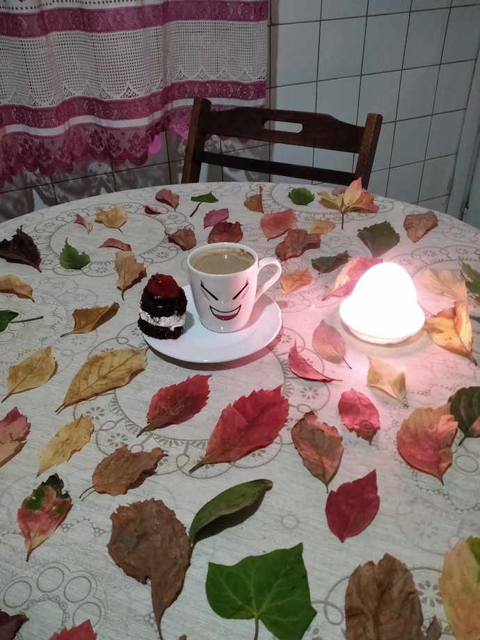 Romantik bir ortamda kahve içmek için sevgili olması şart mı sizce ?