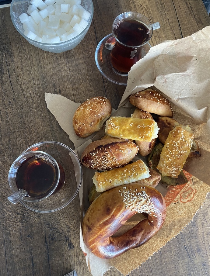 Sabah kahvaltısında açma, simit, poğaça gibi şeyleri yer misiniz?