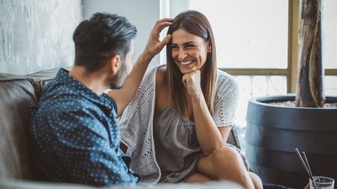 Sizce aşkta kimya denen şey sadece karşılıklı mı olur, yoksa bir taraf hissederken o kimyayı diğeri hissetmeyebilir mi?