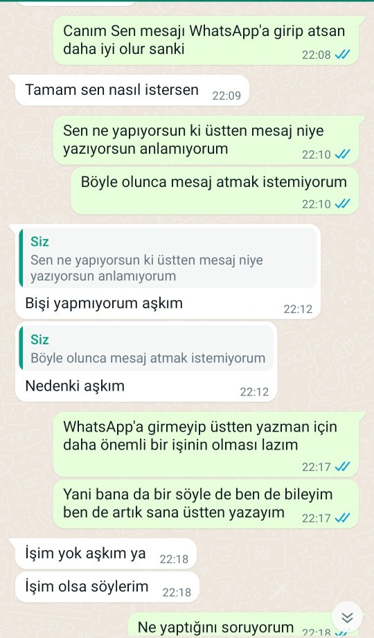 Arkadaşlar sevgilim devamlı üstten cevap yazıyor okur musunuz niye böyle yapıyor sizce ne yapmalıyım?