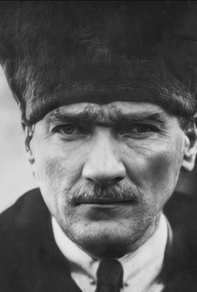 Ailem Atatürk'ü sevmediğini söylüyor, kendilerine nasıl sevdirebilirim?