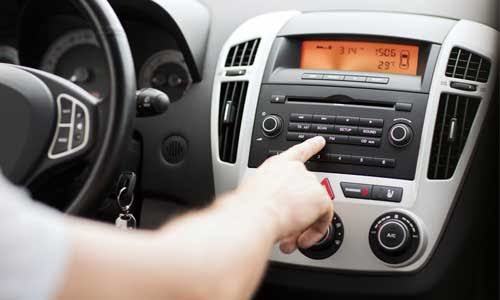 Arabada radyodan mı müzik dinlersin yoksa platforumdan mı?