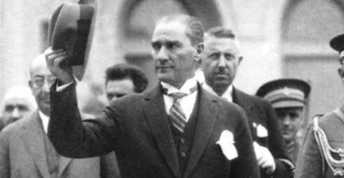 Atatürk yanında olsa ona ne söylemek isterdin?