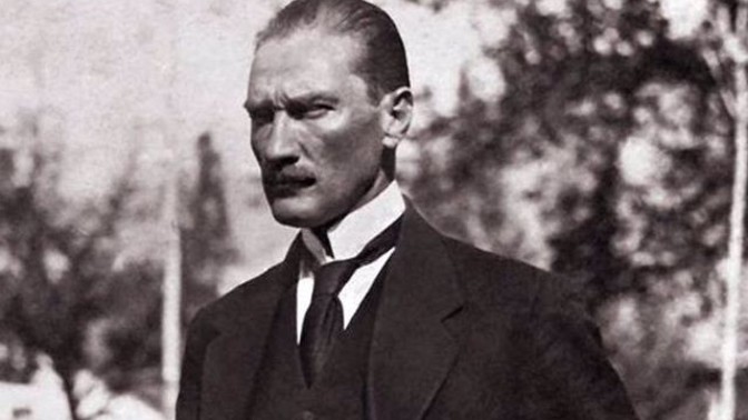 10 Kasım Atatürk'ü Anma Günü'nde hangi şarkıyı Mustafa Kemal'e armağan etmek istersiniz?