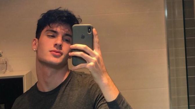 Erkekler neden fotoğraflarda gülümsemeyi sevmez?