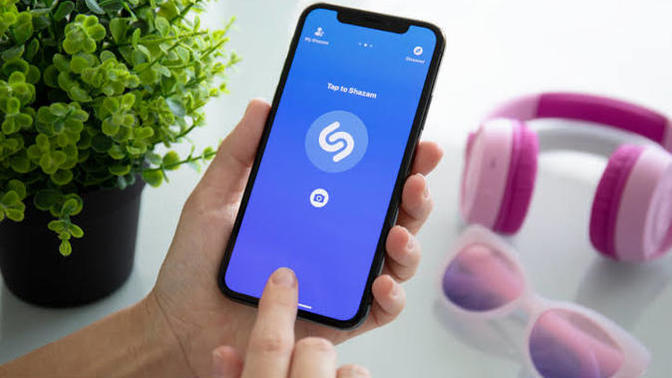 Dışarda dinlediğiniz müziği Shazam'la mı yoksa sözlerini yazarak mı bulursunuz?