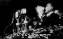 Ulu önder Mustafa Kemal Atatürk'ü saygı ve minnetle anıyoruz. Atatürk'e bir şarkı ithaf etseydiniz, hangisi olurdu?