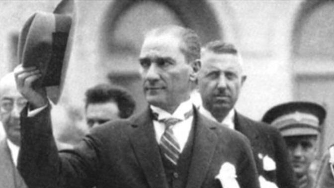 Ulu önder Mustafa Kemal Atatürk'ü saygı ve minnetle anıyoruz. Atatürk'e bir şarkı ithaf etseydiniz, hangisi olurdu?