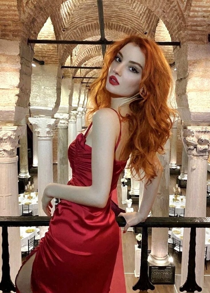 Dış görünüşünü beğenmediğiniz birini çekici gösterecek kıyafetler nelerdir?