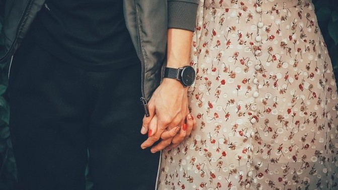 Birine güvendikten sonra mi ilişkiye başlarsınız? Yoksa ilişkiye başlayıp öyle mi güvenmeyi tercih edersiniz?