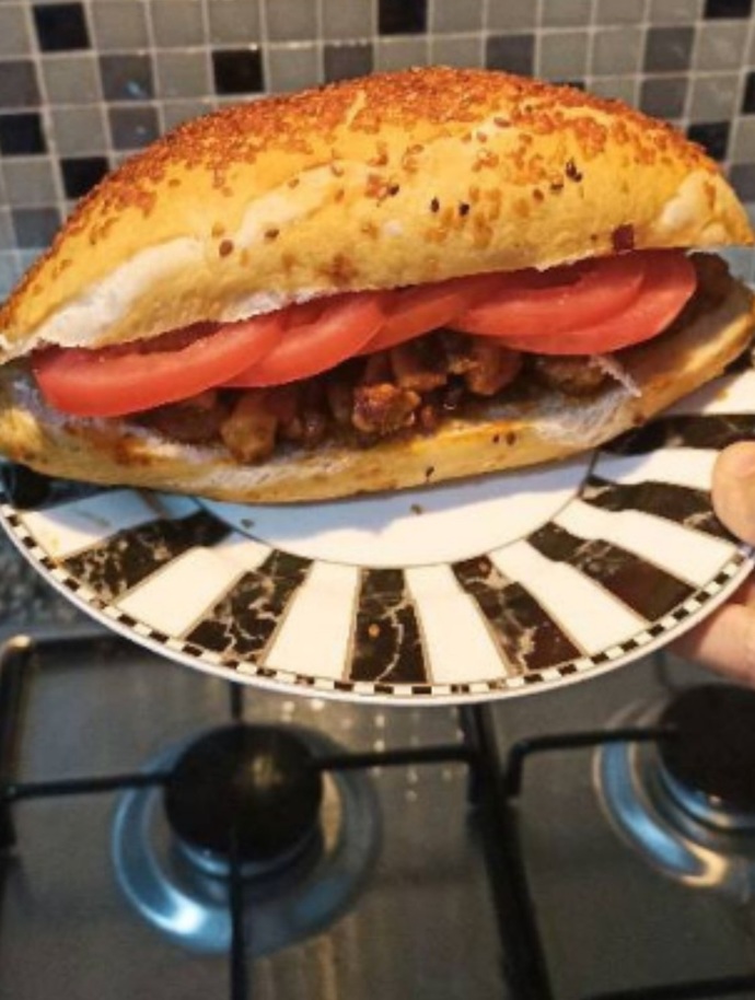 Ekmek arası kızarmış tavuk bana kim eşlik etmek ister?