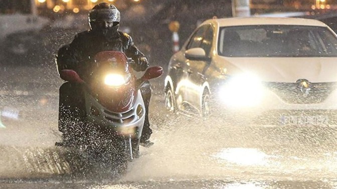 Yağmurlu havalarda dışarıdan yemek sipariş verir misin?