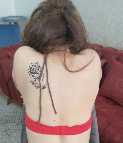 Kendi kendine dövme yapmak daha mantıklı değil mi?