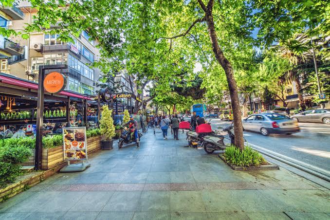 İstanbul Kadıköyde yaşayan var mı?