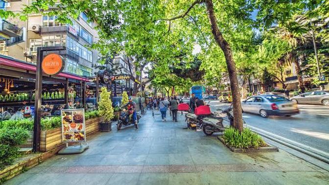 İstanbul Kadıköy'de yaşayan var mı?