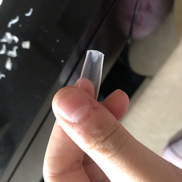 Aşklarım takma tırnaklarımı kesince içi böyle oldu ya oje sürünce gözüküyor nasıl geçer bunlar🥺?