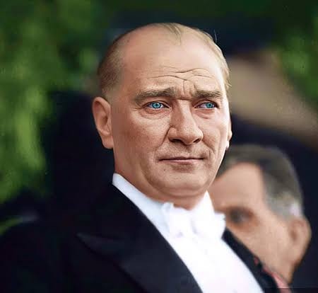 Niçin Atatürk’e hakaret edenleri görüyorum?