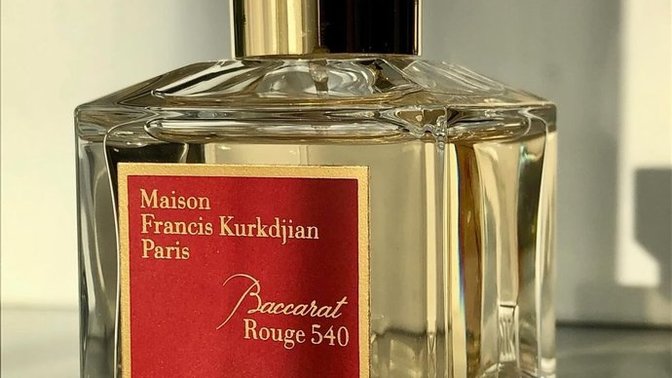 Kadınların en güzel kokan parfüm markası sence hangisi?