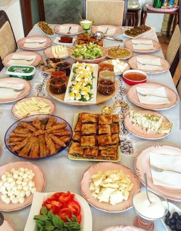 Siteden kimlerle akşam yemeği yemek istersiniz?