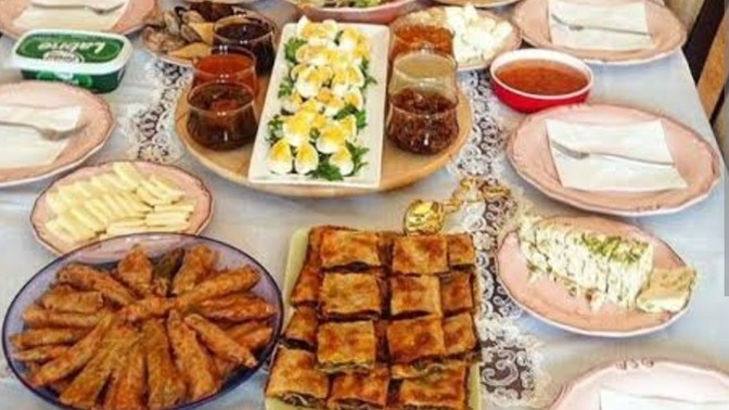 Siteden kimlerle akşam yemeği yemek istersiniz?
