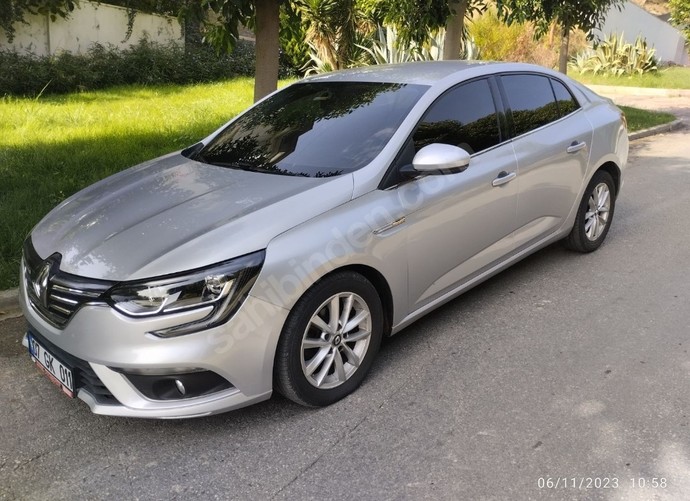 Hangi renk Megane daha güzel duruyor?