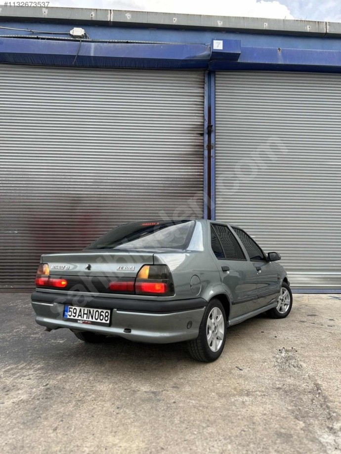 Hangi renk Megane daha güzel duruyor?