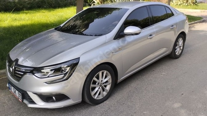 Hangi renk Megane daha güzel duruyor?