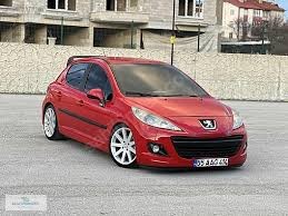 Peugeot 207 alınır mı hem genç sportif piyasa arabası alacak olsanız hem de aile binilecek araba mı sizce alınır mı?