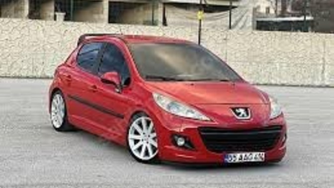 Peugeot 207 alınır mı hem genç sportif piyasa arabası alacak olsanız hem de aile binilecek araba mı sizce alınır mı?