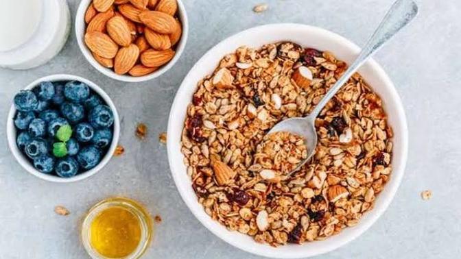 Kahvaltıda granola/yulaf ezmesi/mısır gevreği üçlüsünden birini seçmek zorunda kalsan hangisini seçerdin?