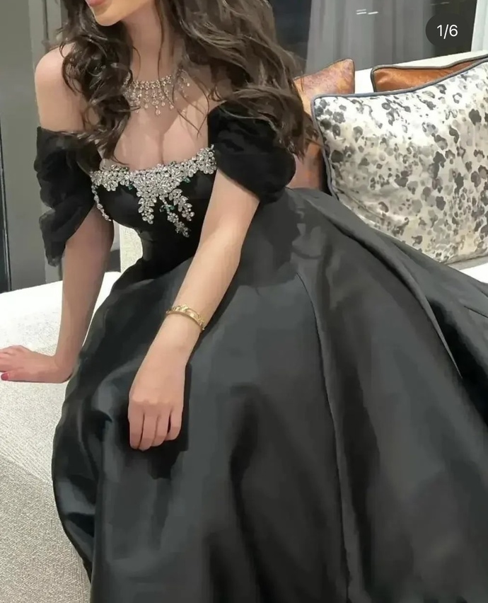 Gelinin kız kardeşine bu elbise yakışır mı?