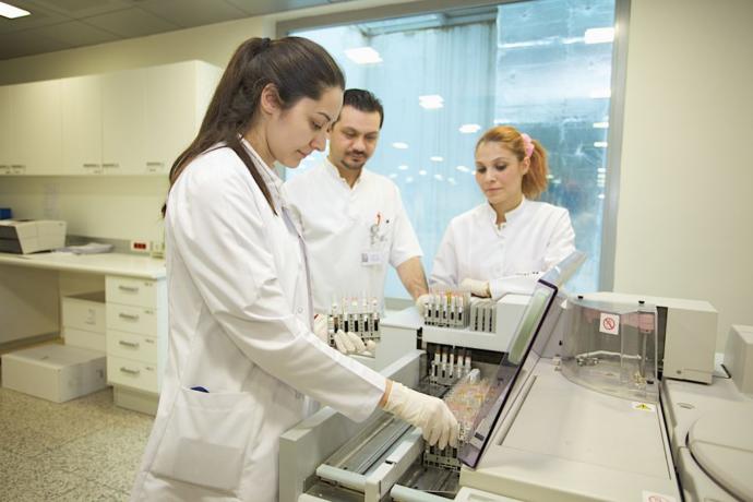 2 yıllık en iyi bölümler-tıbbi laboratuvar teknikleri