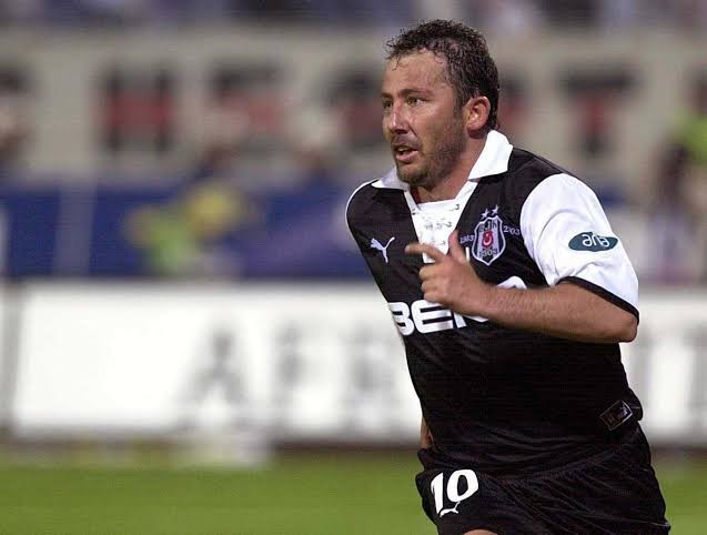 Beşiktaş tarihinin gelmiş geçmiş en iyi futbolcusu kimdir?
