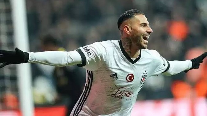 Beşiktaş tarihinin gelmiş geçmiş en iyi futbolcusu kimdir?