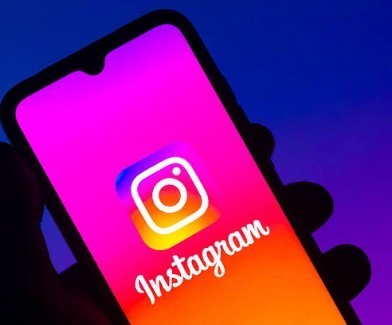 Instagram kullanmıyorum deyince neden garipseniyorum?