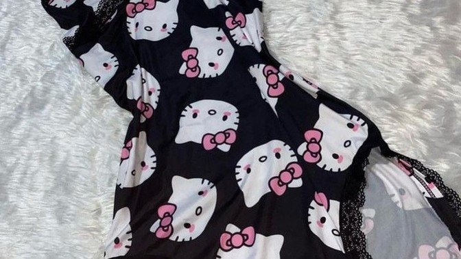 Hello Kitty desenli gecelikler çok mu çocuksu duruyor?