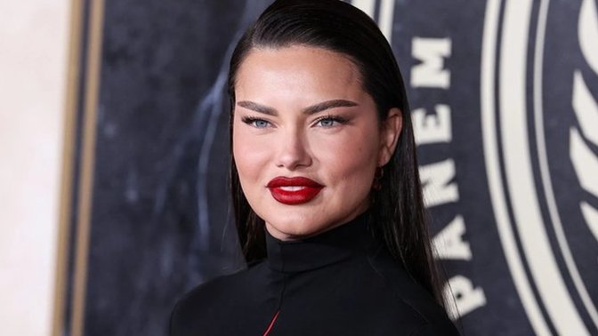 Adriana Lima'nın estetik yaptırdığı iddia ediliyor. Sizce estetik var mı?