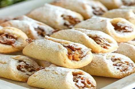 Mutfakta temel malzeme haricinde sizin vazgeçilmez ilk üç yeme içme malzemeniz hangileridir 😋?