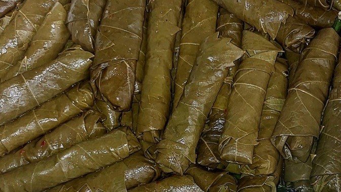 Yaprak sarmasının yanına hangi ana yemek yakışır?