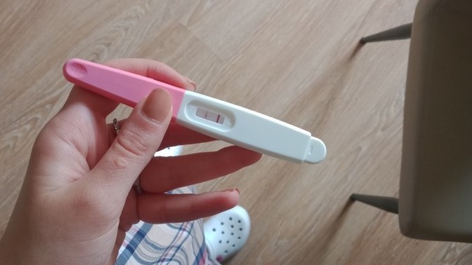 Arkadaşlar evli birinden hamileyim , ona söylemeli miyim?