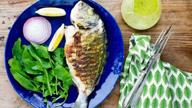 Balığın yanında çay ve salata olur mu?