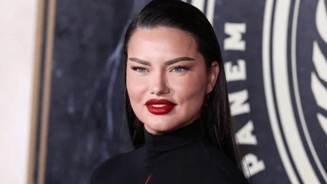 Estetik yaptırdığı iddia edilen Adriana Lima'nın son hali! Keyfi olarak estetik yaptırır mısınız?